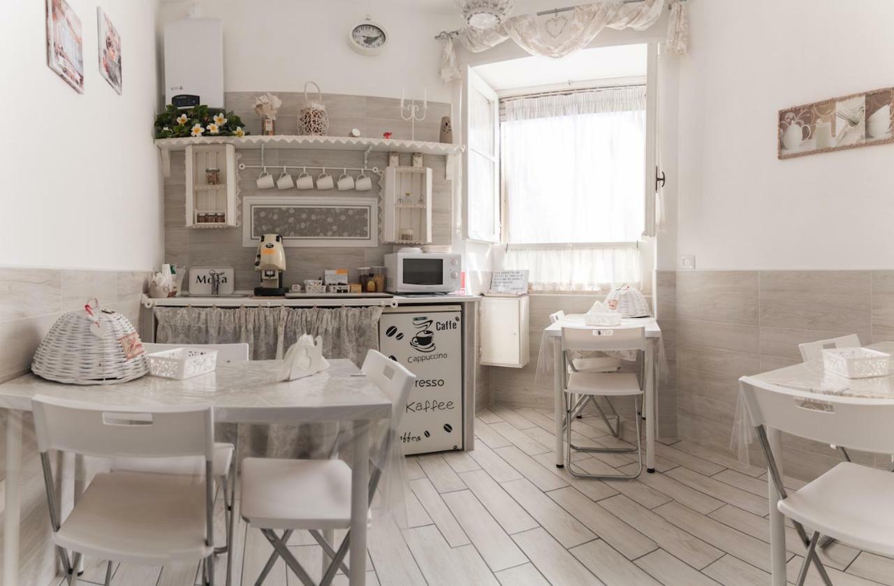Bed and Breakfast Il Frangipane Формія Екстер'єр фото